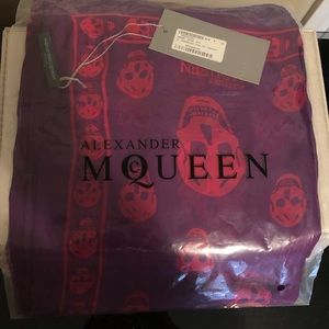 NIP NWT Alexander McQueen chiffon skull scarf